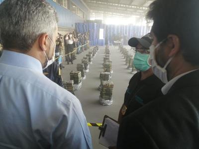 Aún faltan inspeccionar nueve contenedores, de los once que forman parte de la histórica incautación de cocaína » Ñanduti