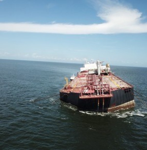 Barco con millones de barriles de petróleo se hunde cada vez más en las costas de Venezuela, que podría desencadenar un desastre ambiental