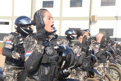 Crónica / (VIDEO) ¡Chake! Egresaron 14 mujeres Lince