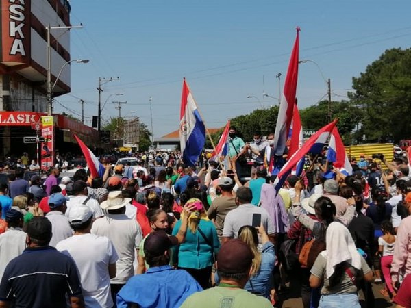 Comerciantes encarnacenos exigen respuestas del Gobierno