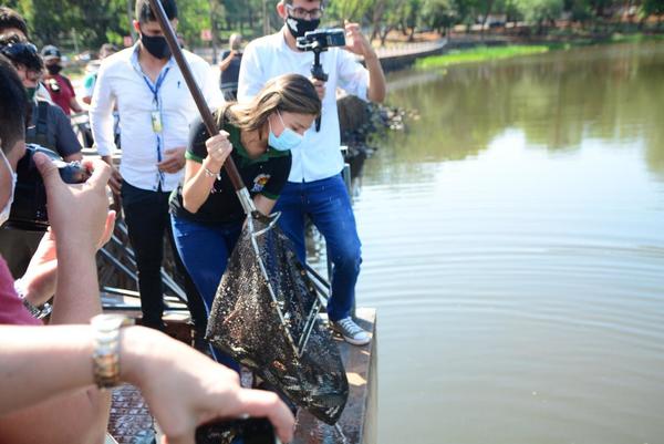 Siembran 7 mil peces en el Lago de la República - Noticde.com