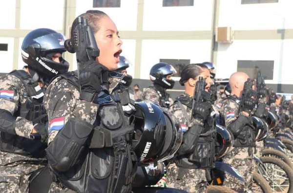 Egresa primera promoción de mujeres en el grupo LINCE | Lambaré Informativo