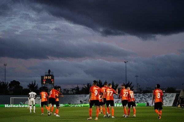 Real Madrid pierde ante Shakhtar, de Ucrania, en su debut por Champions League