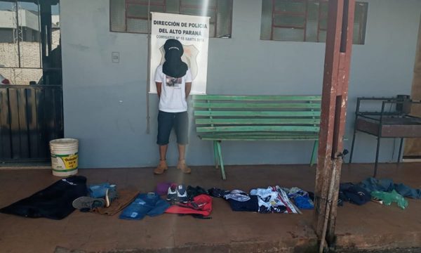 Detienen a adolescente que robó prendas de vestir de una boutique