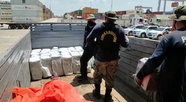 Trasladan carga récord de cocaína a la FOPE con fuerte custodia policial - Nacionales - ABC Color