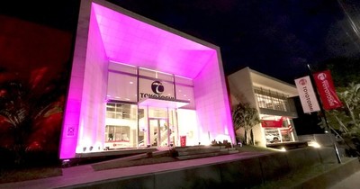 La Nación / Toyotoshi se tiñe de rosa