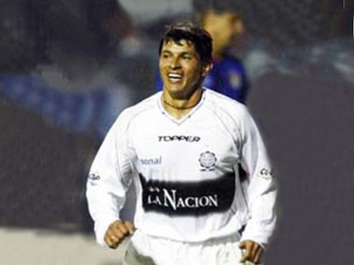 "Churín hace el gol y se sienta sobre la raya, en la nuca le hubiese pateado"- "Peque" Benítez