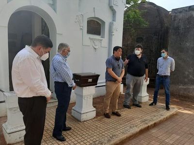 Recuperan restos del expresidente Félix Paiva y esperan que no se hayan llevado los de Luis Riart - Nacionales - ABC Color