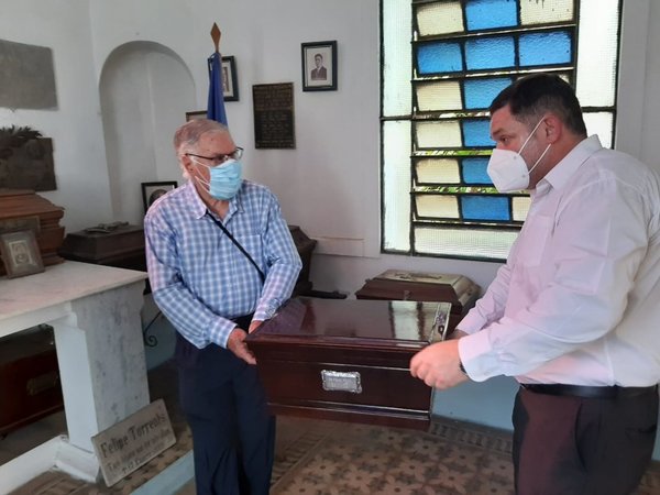 Liberales reponen restos profanados del ex presidente Félix Paiva