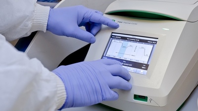 Desarrollan un kit que extrae el gen del COVID-19 con nanopartículas como imán