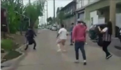 ¡Insolito! Carniceros a los golpes con veganos | Noticias Paraguay