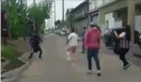 ¡Insolito! Carniceros a los golpes con veganos | Noticias Paraguay