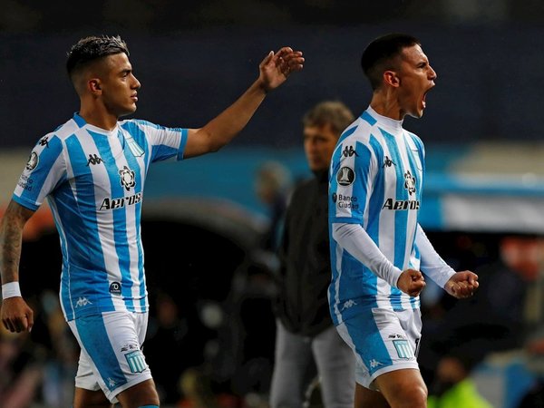 Racing gana con goles paraguayos