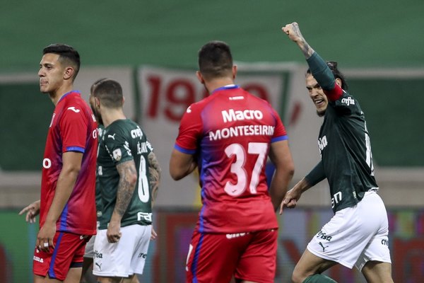 Con Gómez como capitán y goleador, Palmeiras avanza como el mejor primero