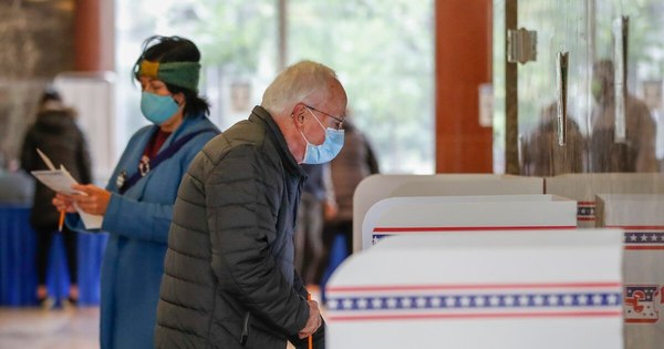La Nación / Obama sale en apoyo de Biden y Trump recorre EEUU