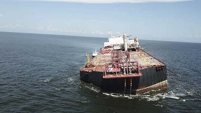 Peligro de desastre: un buque tanque venezolano se hunde en el Caribe con 1 millón de barriles de crudo