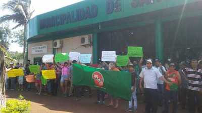 Manifestación por tiempo indefinido frente a la Municipalidad de Santa Fe
