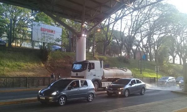 Desinfectan zona primaria del Puente de la Amistad