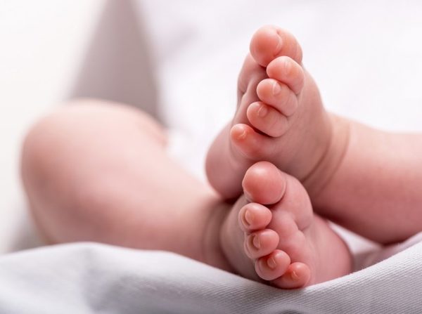 “Resiste papito”: Declaran muerto a un bebé prematuro y su padre nota que está vivo al buscarlo de la morgue » Ñanduti