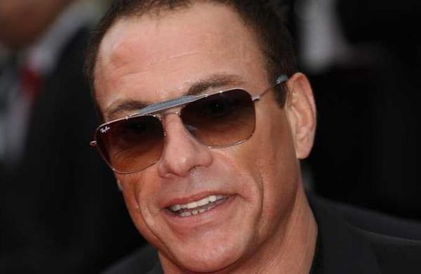 El chihuahua que Jean-Claude Van Damme salvó de morir en medio de una disputa entre Bulgaria y Noruega - SNT