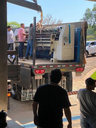 Llegan máquinas para empresa maquiladora en Salto - Nacionales - ABC Color