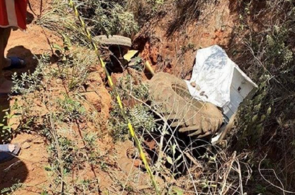 Fallece un hombre tras caer con un tractor por un barranco - Noticiero Paraguay