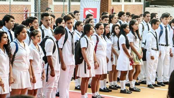 Proponen retorno a clases presenciales para los alumnos del 3º de la Media - El Trueno