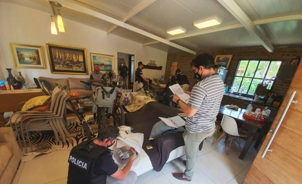 HOY / Incautan computadora, documentos y una caja fuerte de vivienda en San Bernardino