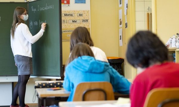 Secundarios podrán retornar a clases desde el 5 de noviembre y aumento de “cupos” de feligreses