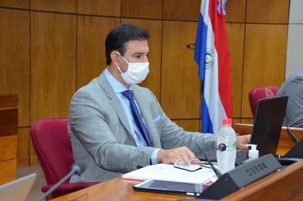 Silvio Ovelar con Covid-19: “Está en una sala común con oxígeno” - ADN Paraguayo