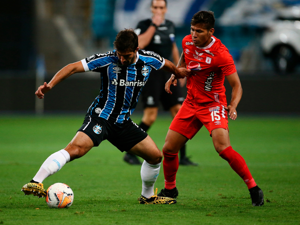 Inter y Gremio pasan a los octavos