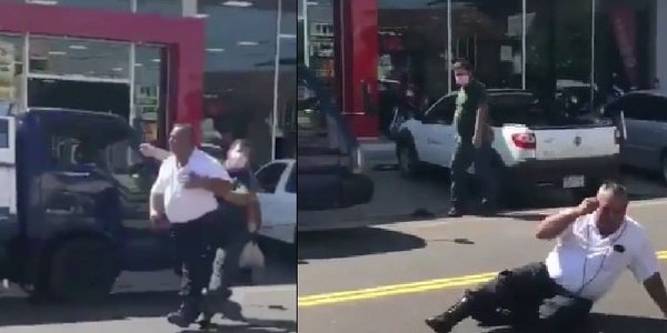 Crónica / (VIDEO) Moqueteó a un “zorro” que rompió ndaje su parabrisas