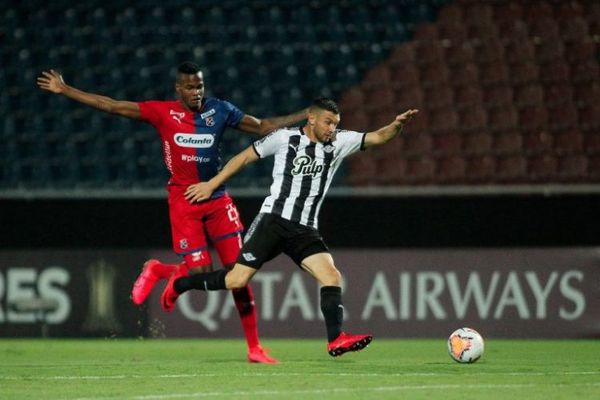 Libertad fue goleado, pero se metió a octavos de la Libertadores