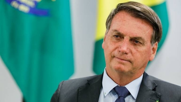 HOY / Bolsonaro dice que Brasil no comprará vacuna china