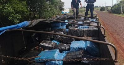 Interceptan camión repleto de marihuana en Pirapó