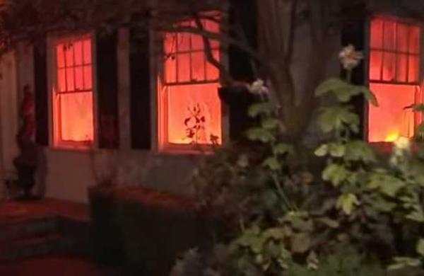 Halloween: La decoración de una casa era tan realista que los bomberos creyeron que estaba en llamas - C9N