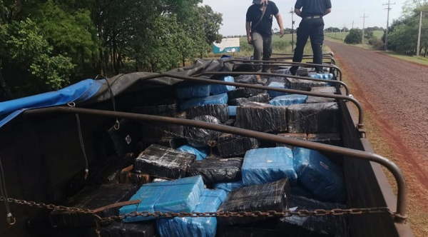 Camión narco es interceptado por Senad y detienen a 3 personas - Noticiero Paraguay
