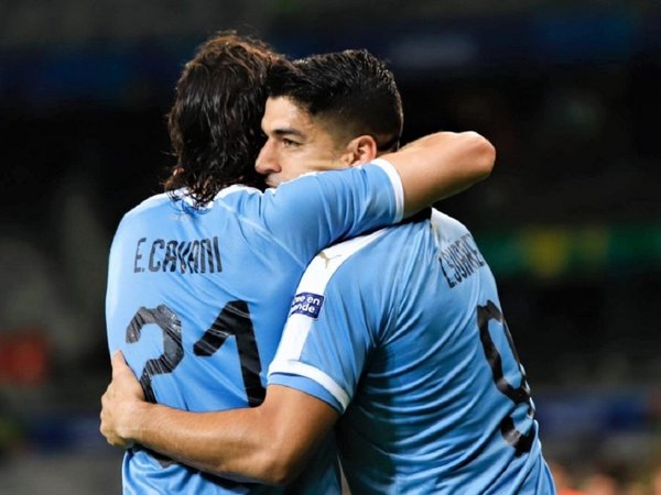 Cavani retorna a la selección de Uruguay para jugar contra Colombia y Brasil