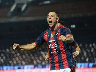 Emotiva despedida entre Cerro Porteño y Diego Churín