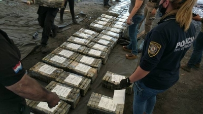 HOY / Incautan otros 500 panes de cocaína en puerto de Villeta