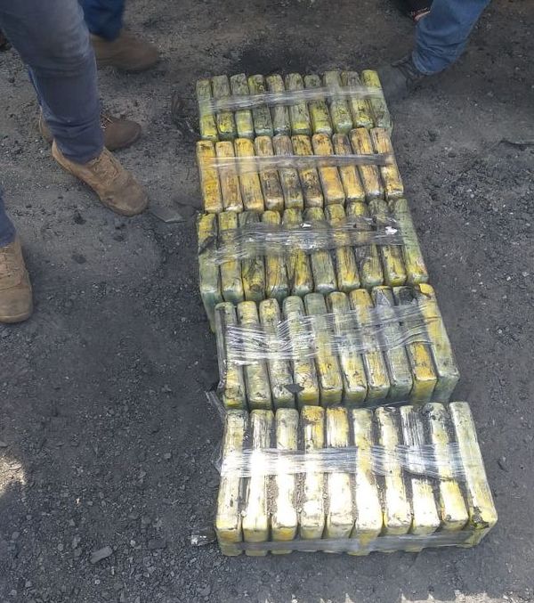Incautación de cocaína: Peso total asciende a casi tres toneladas y quedan dos cargamentos por revisar  - Periodísticamente - ABC Color