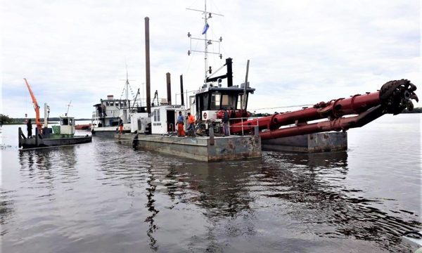 Cuatro empresas se presentaron para dragado del río Paraguay