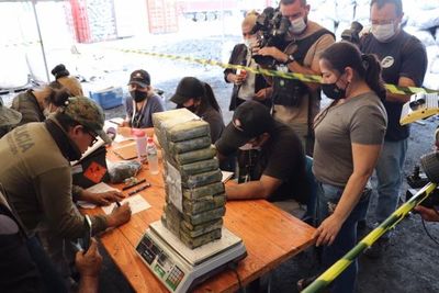 Villeta: fueron hallados más panes de droga oculta en contenedores