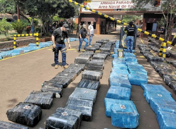 Senad incauta 10 toneladas de marihuana que, en un tracto camión, eran llevadas hacia Argentina - ADN Paraguayo