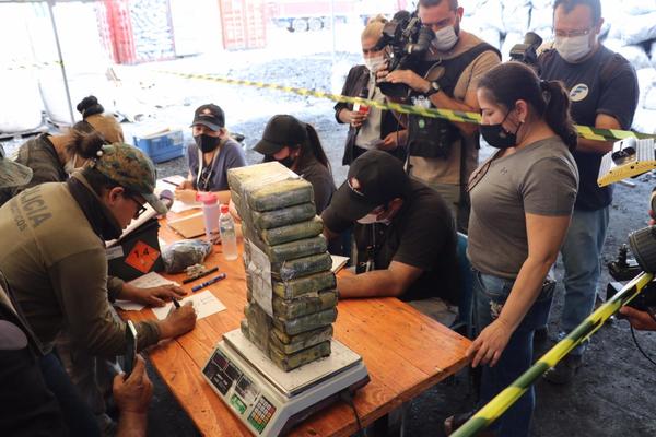 Hallan más panes de droga y hasta el momento se contabilizan 2.906 kilogramos de cocaína » Ñanduti