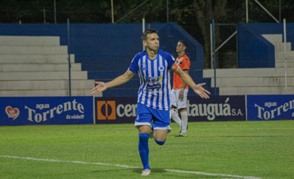 HOY / Marca doblete y sube a 107 goles en el fútbol paraguayo