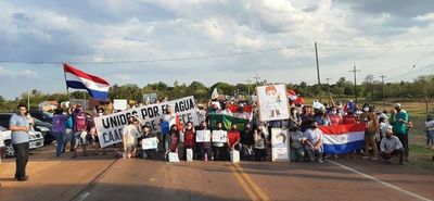 “Unidos por el agua” cierran ruta en Caapucú - Nacionales - ABC Color