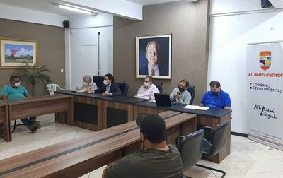 “Hasta para comprar una lechuga en Alto Paraná, debemos tener el permiso de Asunción”, dice Gobernador - ABC en el Este - ABC Color