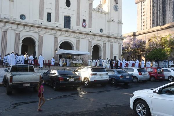 Realizan misa crismal en la Catedral Metropolitana de Asunción  - Nacionales - ABC Color