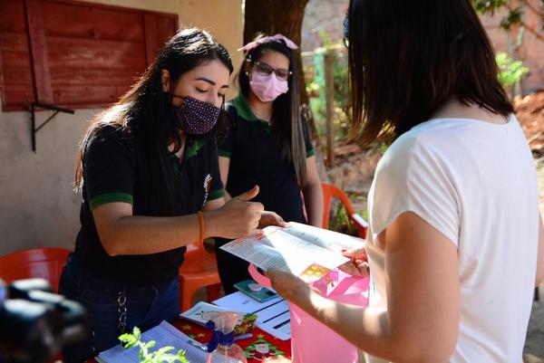 Vecinos del barrio Fátima trabajan en una huerta comunitaria - Noticde.com